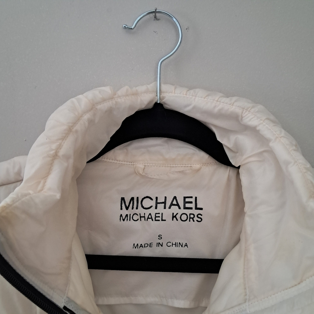 Michael Kors Women's White Quilted Puffer Jacket - Picture 5 of 5